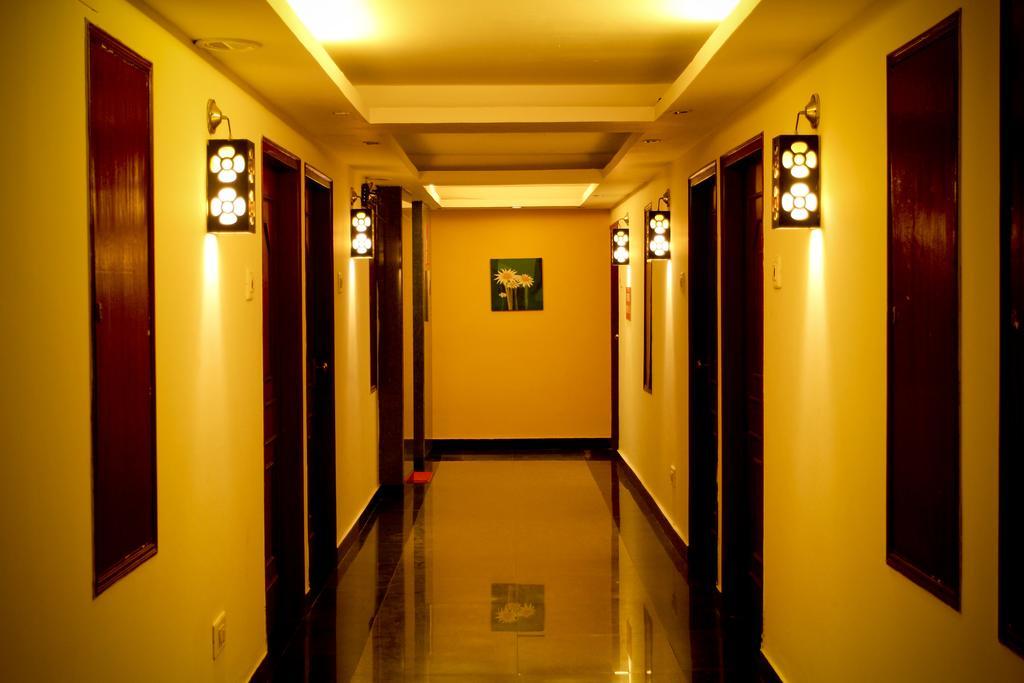 雅斯哈图沃斯酒店 Hosūr 外观 照片